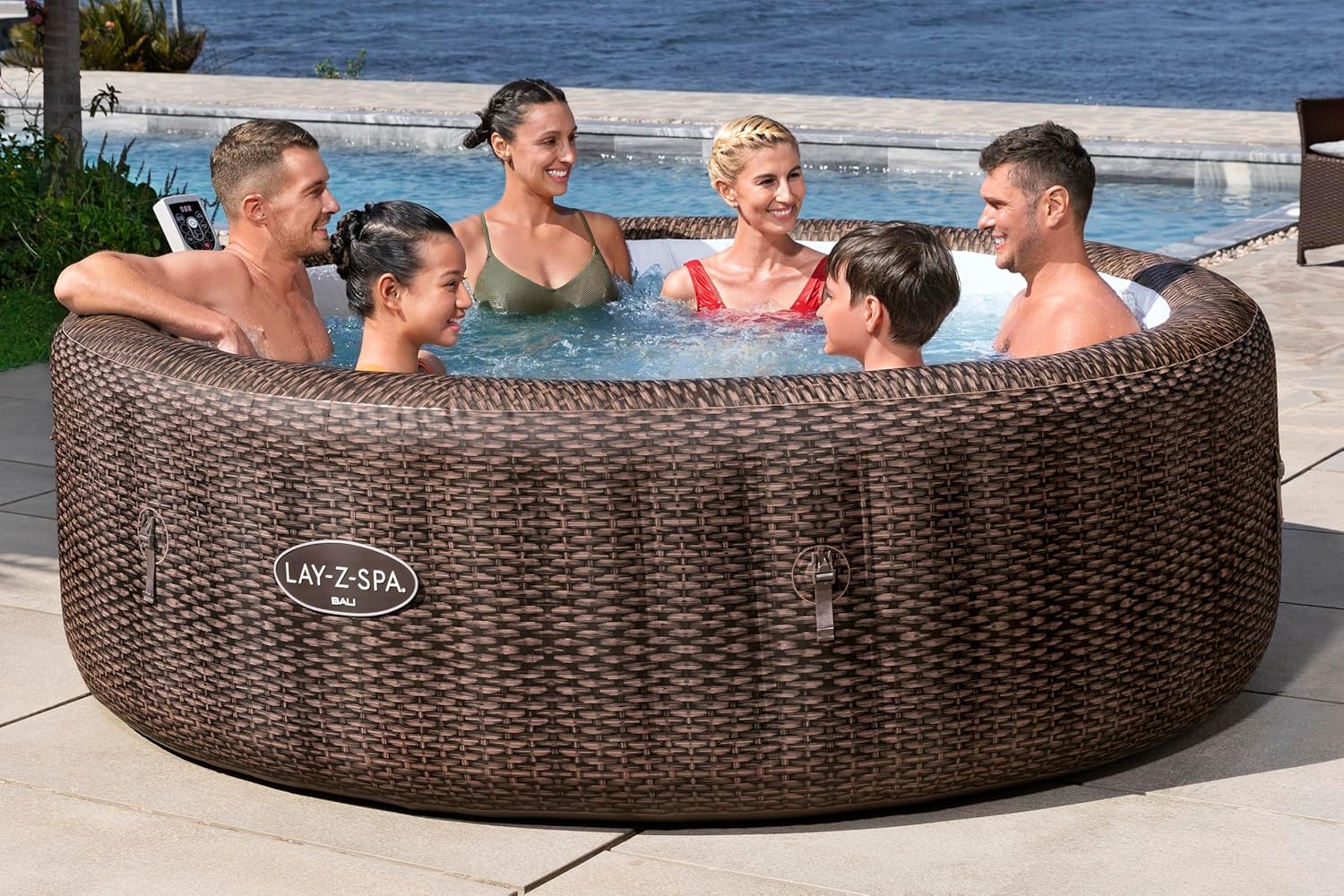 ⭐ Luxus Whirlpools – Bestway Lay-Z-SPA Bali AirJet Energiespar-Whirlpool mit App-Steuerung + integrierter UltraFit-Pumpeneinheit, für 7 Personen, Ø 216 x 71 cm, Rattan-Optik (Schokoladenbraun) – Bild 3