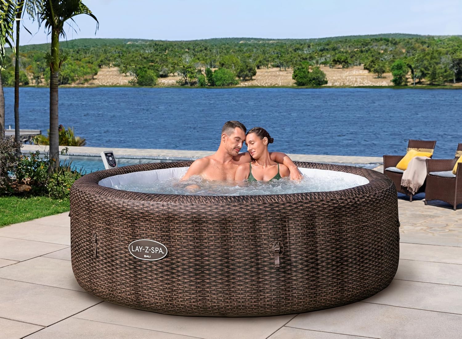 ⭐ Luxus Whirlpools – Bestway Lay-Z-SPA Bali AirJet Energiespar-Whirlpool mit App-Steuerung + integrierter UltraFit-Pumpeneinheit, für 7 Personen, Ø 216 x 71 cm, Rattan-Optik (Schokoladenbraun) – Bild 2