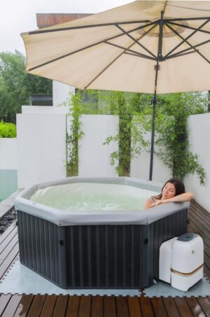 ⭐ Luxus Whirlpools  – Aufblasbarer Whirlpool von PureHaven, 193 x 193 x 76 cm, für 6 Personen, selbstreinigend, inklusive Filterkartuschen und Abdeckung, Leergewicht 24 kg