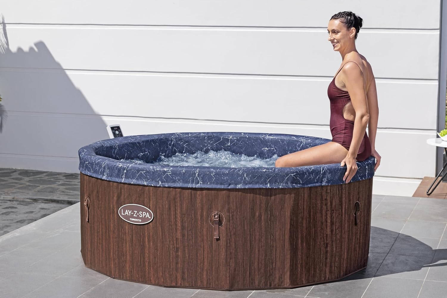 ⭐ Luxus Whirlpools – Bestway Lay-Z-SPA Toronto AirJet Whirlpool, Ø 190 x 70 cm, 7 Personen, energiesparend, Heizung, Frostschutz, 180 AirJet-Düsen, App-Steuerung, UltraFit Pumpeneinheit, Abdeckung, Holzoptik, Palisander – Bild 5