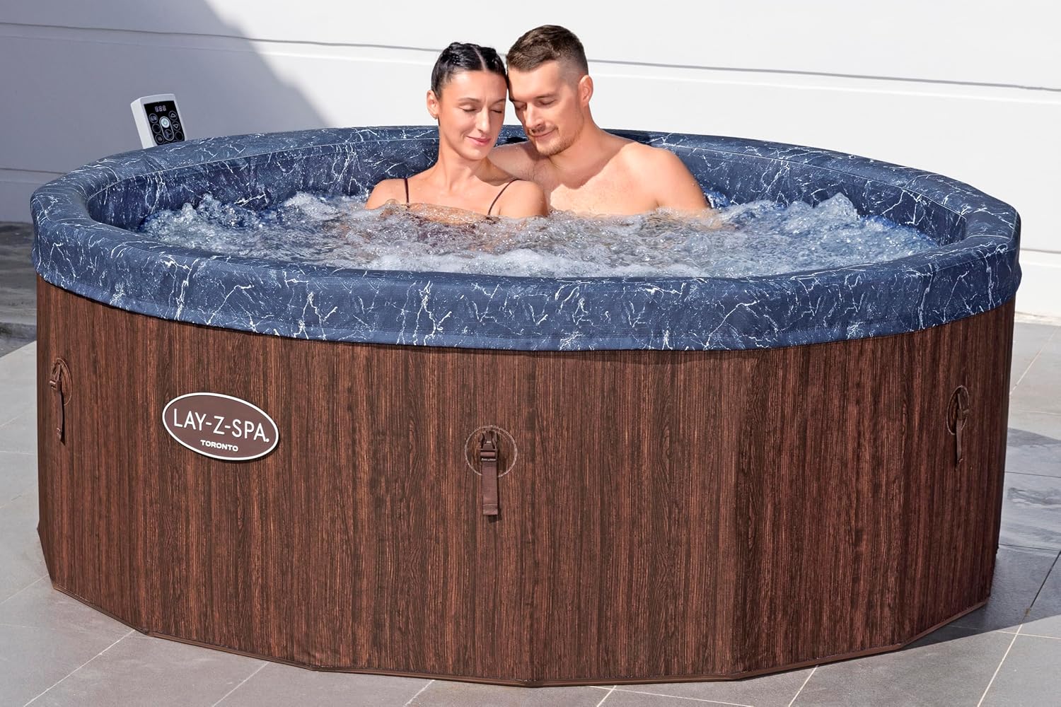 ⭐ Luxus Whirlpools – Bestway Lay-Z-SPA Toronto AirJet Whirlpool, Ø 190 x 70 cm, 7 Personen, energiesparend, Heizung, Frostschutz, 180 AirJet-Düsen, App-Steuerung, UltraFit Pumpeneinheit, Abdeckung, Holzoptik, Palisander – Bild 3